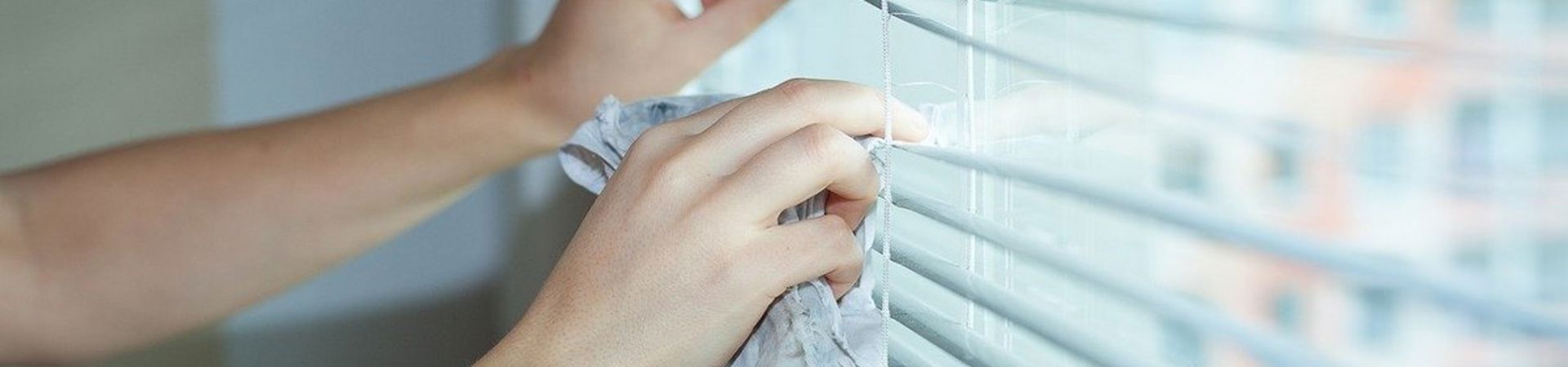 How to clean horizontal blinds?