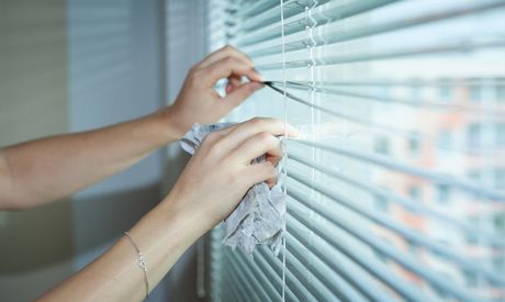How to clean horizontal blinds?