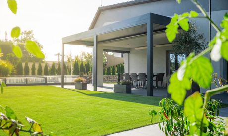 Summer under a pergola: Create the perfect oasis of peace and well-being