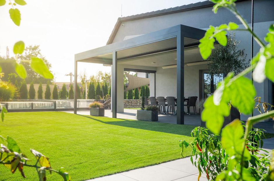 Summer under a pergola: Create the perfect oasis of peace and well-being