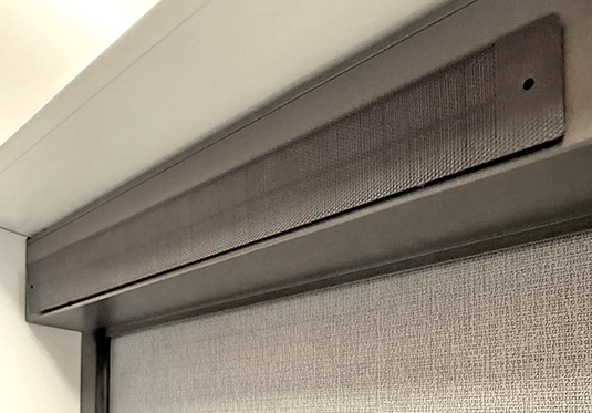 ALFA Solar screen roller shutter: new generation shading with no need for electricity
