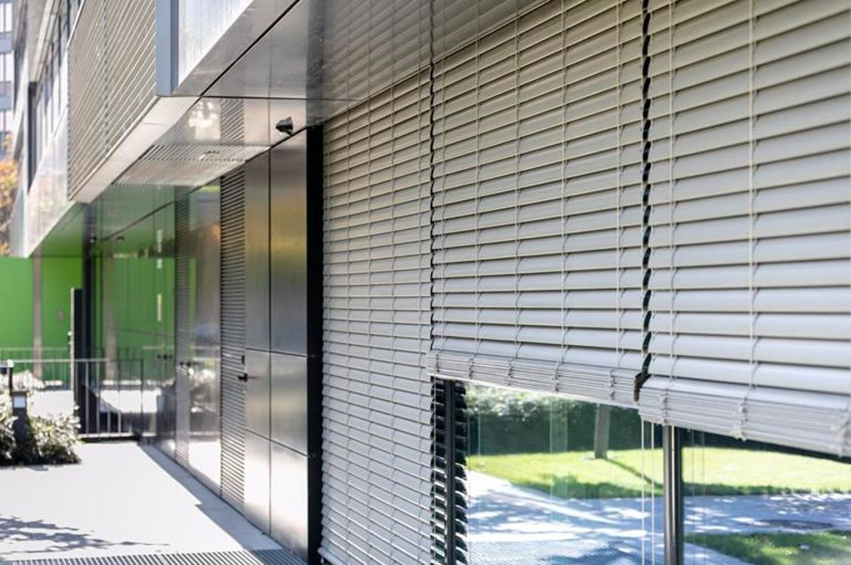 Spring cleaning: How to clean blinds, roller shutters and awnings