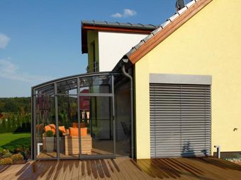 How to care for exterior blinds, roller shutters and awnings in autumn?