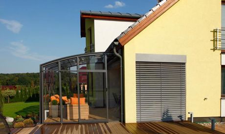 How to care for exterior blinds, roller shutters and awnings in autumn?