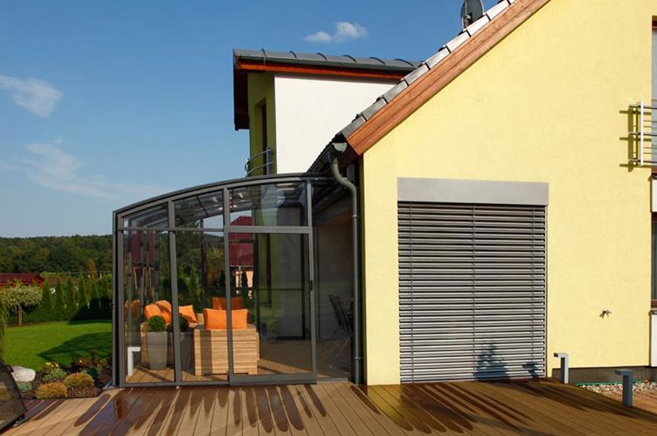 How to care for exterior blinds, roller shutters and awnings in autumn?