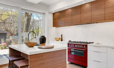 Kitchen windows: the best way to shade them and prevent insects from entering