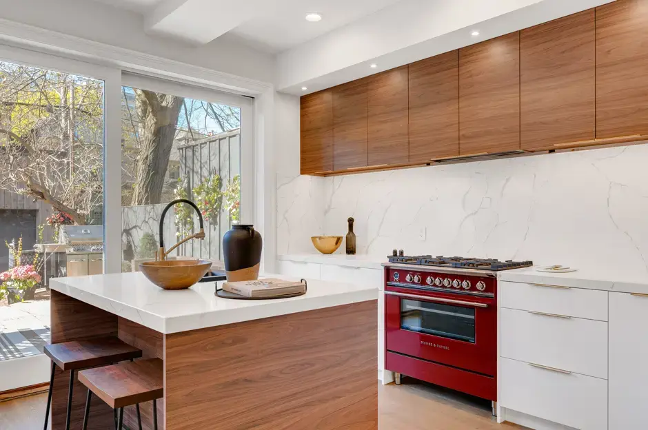 Kitchen windows: the best way to shade them and prevent insects from entering