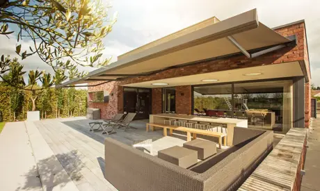 Awnings: Which type to choose for a balcony and which one for a terrace?