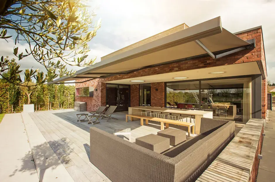 Awnings: Which type to choose for a balcony and which one for a terrace?