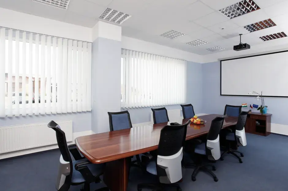 Vertical blinds: shading of angled windows, niches and horizontal surfaces