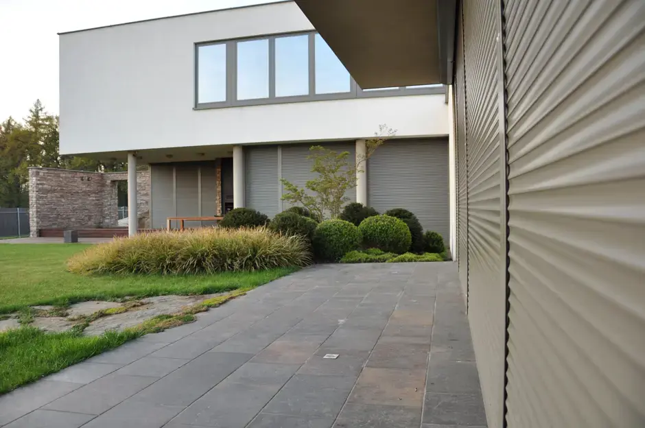 How To Cool Your Flat Without Air Conditioning? The Power of Exterior Shading