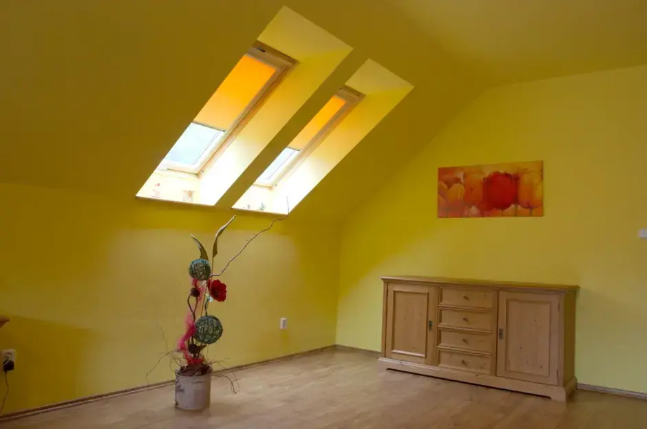 Shading for Roof Windows: Roller Shutters, Blinds, and Plisse