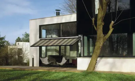 Maintenance and Care for Pergolas and Awnings: How Can You Extend Their Lifespan?